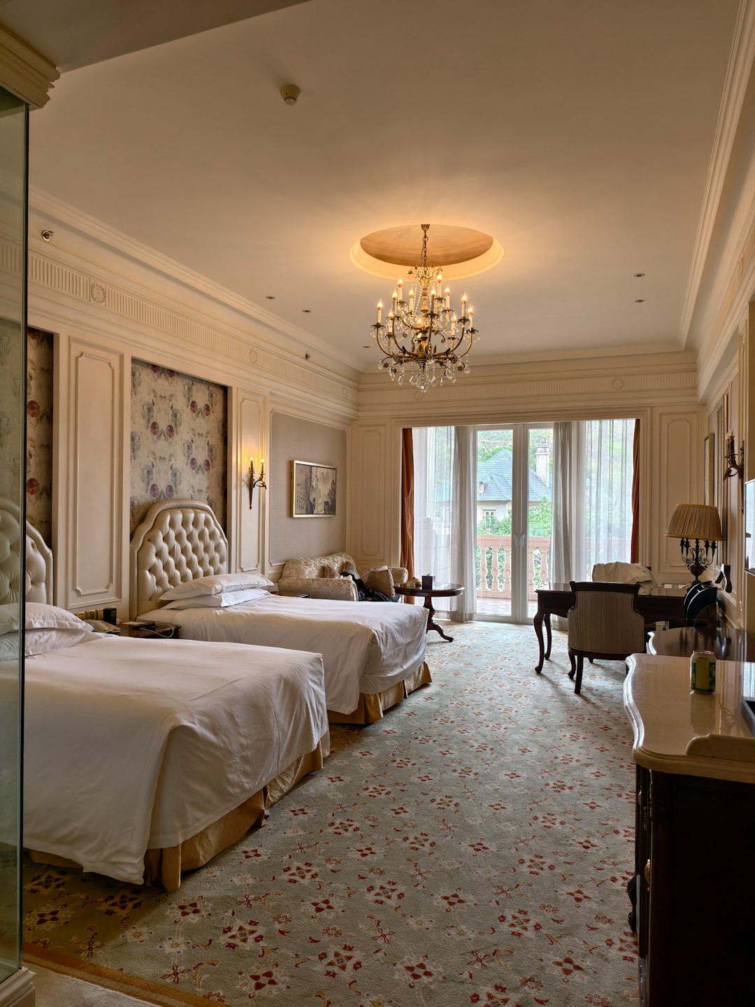 Deluxe King Suite
